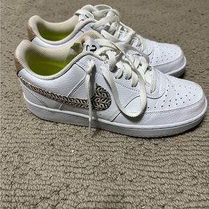 Women’s Nike court vision low